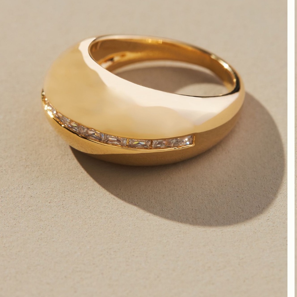 NWT Anthropologie Signet Ring Gold Size 7
